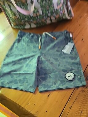 Nwt Fish Hippie Boys Sz L Camouflage Drawstring Volley Shorts - Green Camo